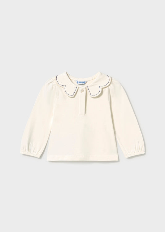 Polo bambina Mayoral color crudo con colletto smerlato bordato di blu