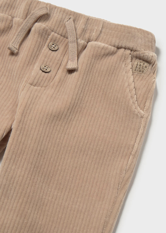 Dettaglio della coulisse e dei bottoncini del pantalone Mayoral