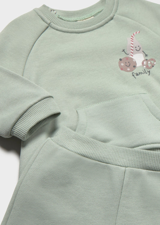 Dettaglio della felpa raglan color jaspe con applicazione Mayoral Newborn