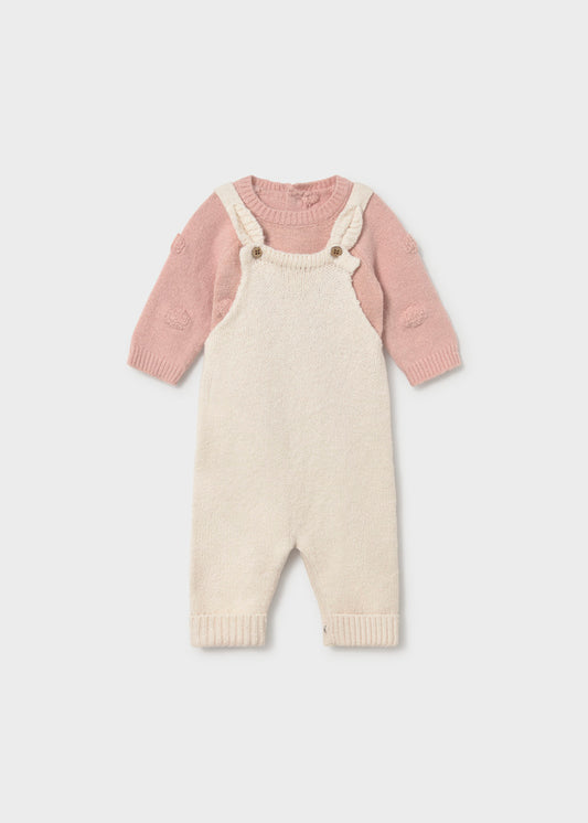 Completo neonata Mayoral Newborn con salopette panna e maglioncino rosa