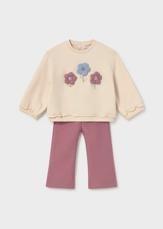 Completo Mayoral con felpa panna con fiori e pantalone svasato malva