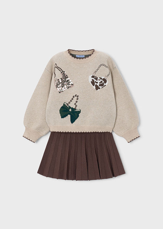 Completo bambina Mayoral con maglione beige con applicazioni e gonna plissé caffè