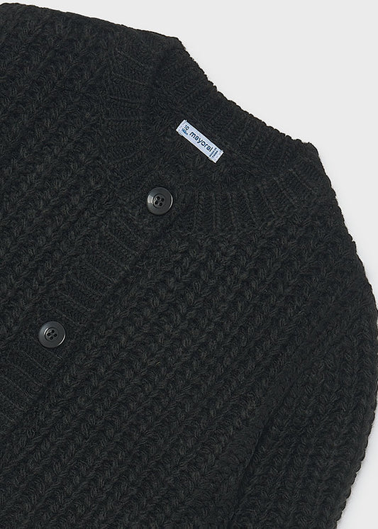 Dettaglio della maglia a punto inglese del cardigan Mayoral nero