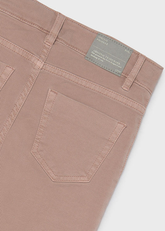 Dettaglio della tasca posteriore del pantalone Mayoral rosa
