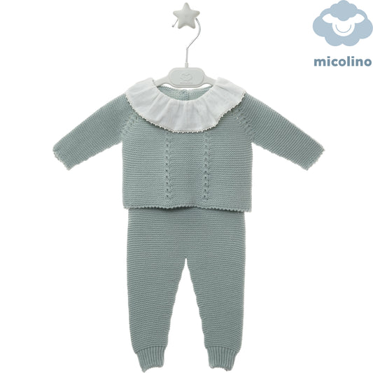 Completo neonata Micolino in maglia verde salvia con colletto arricciato, fronte