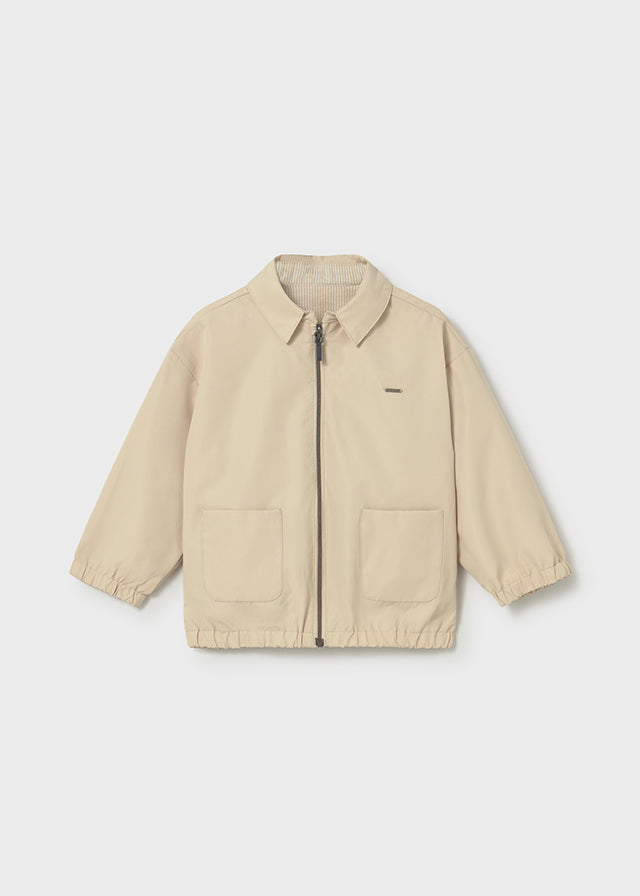 Elegant windbreaker with lapels