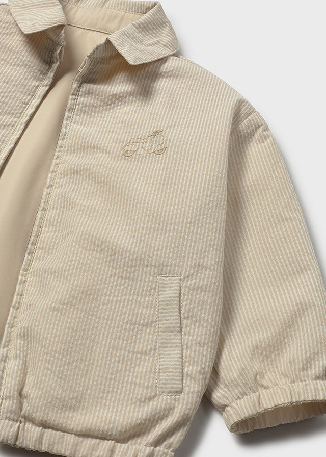 Elegant windbreaker with lapels