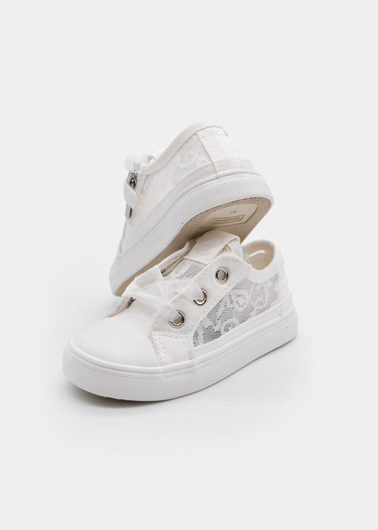 Scarpa sportiva traforata