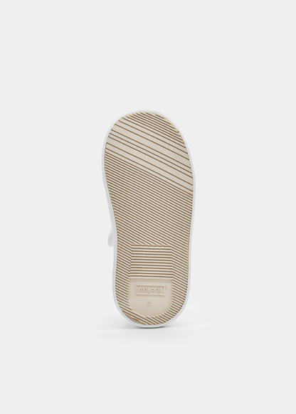 Scarpa sportiva traforata